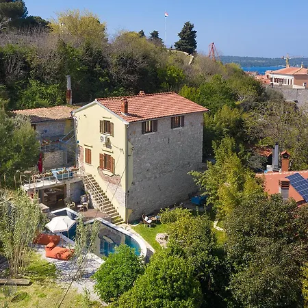 Holiday home Amazing In With Sauna Pula
